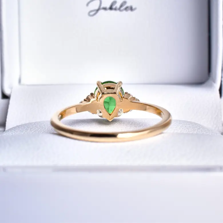 Pierścionek z turmalinem w szlifie gruszka